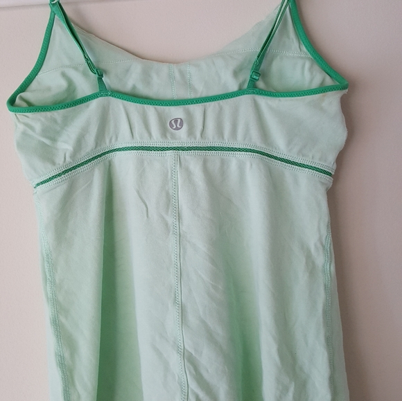 Mint green lululemon tank top size 4 w/ shelf bra - Picture 3 of 5